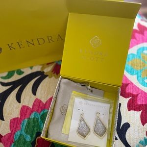 Kendra Scott "Addie" Drop Earring
